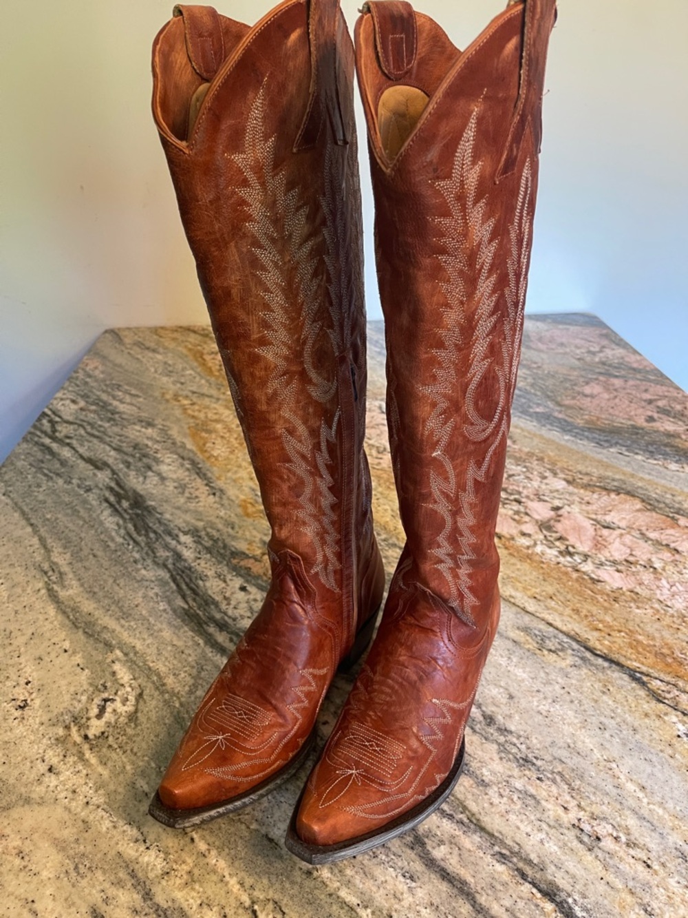 Old Gringo Mayra Bis 18” Mango Boots Size 8
NWB